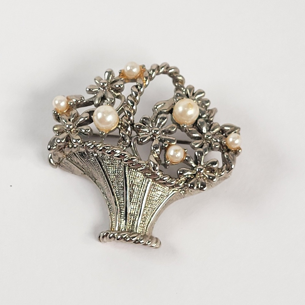 Vintage Trifari Floral Basket Brooch Pin‎ Silver Tone Faux Pearl Costume Jewelry